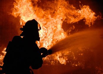 Bouira : Grand incendie dans une usine de recyclage de papier