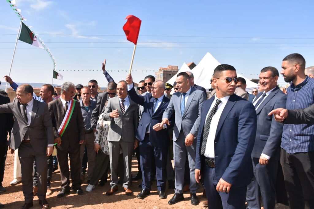le ministre de l'Agriculture et du Développement rural, Youcef Cherfa, a donné, hier, mardi, à partir de la wilaya de Bouira, le coup d'envoi de la campagne de récolte dans les wilayas du Nord
