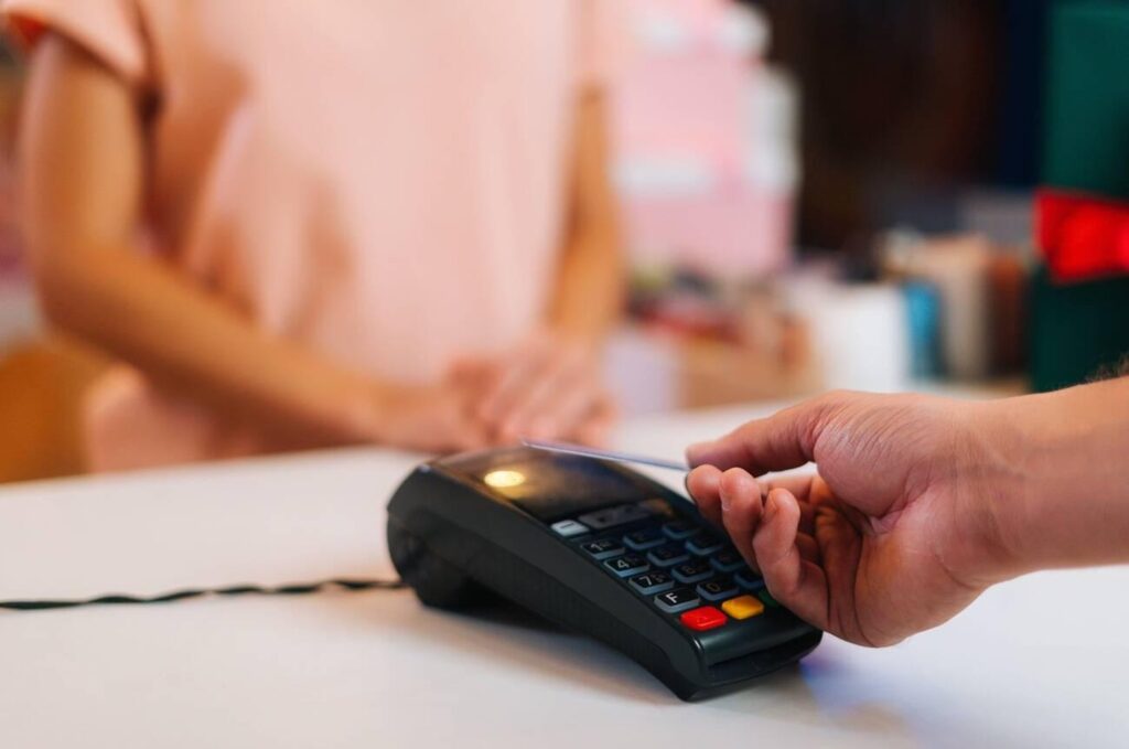 Cinq banques lanceront le service dès le mois prochain : Vers la généralisation du paiement mobile