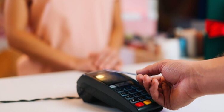 Cinq banques lanceront le service dès le mois prochain : Vers la généralisation du paiement mobile
