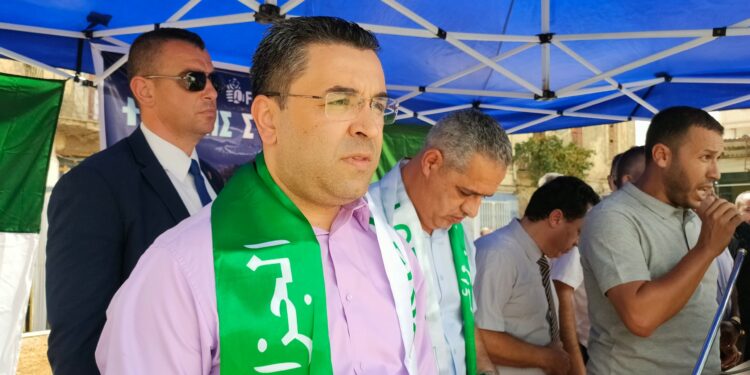 Bouira : Youcef Aouchiche s'engage depuis à prendre en charge les préoccupations des citoyens