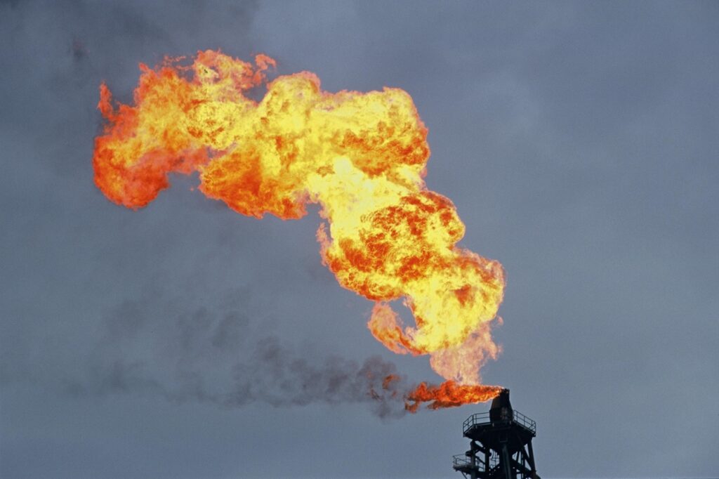 Les cours du pétrole grimpaient légèrement