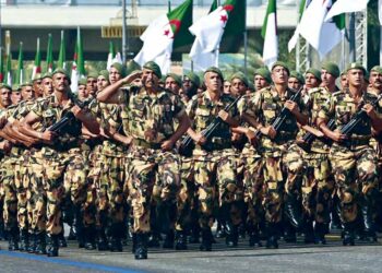 Défilé militaire grandiose pour les 70 ans du déclenchement de la révolution algérienne
