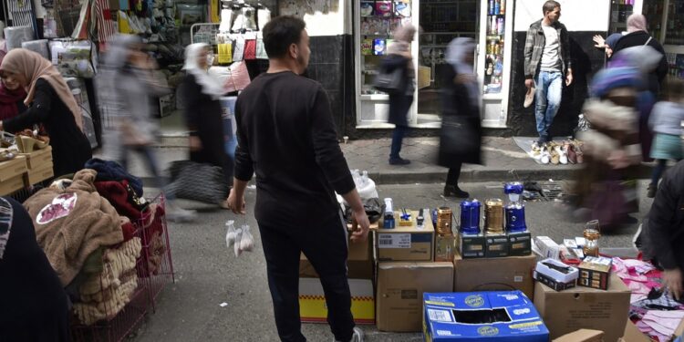Structurer l’économie informelle : Les secteurs des finances et du commerce à pied d’œuvre
