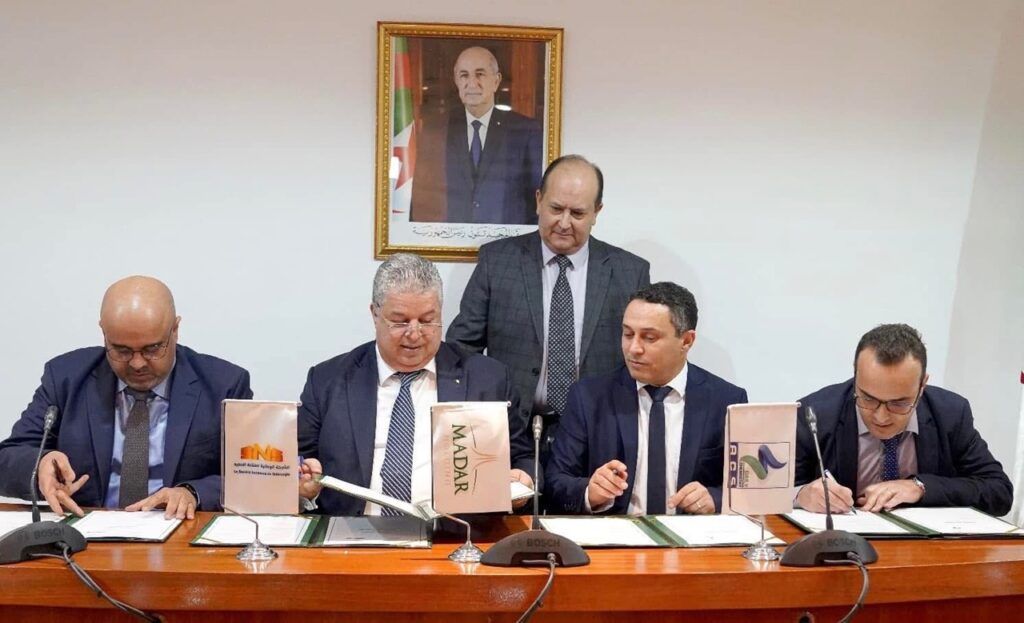 Industrie : Signature de conventions-cadre entre des groupes publics