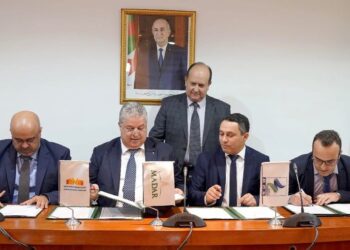 Industrie : Signature de conventions-cadre entre des groupes publics