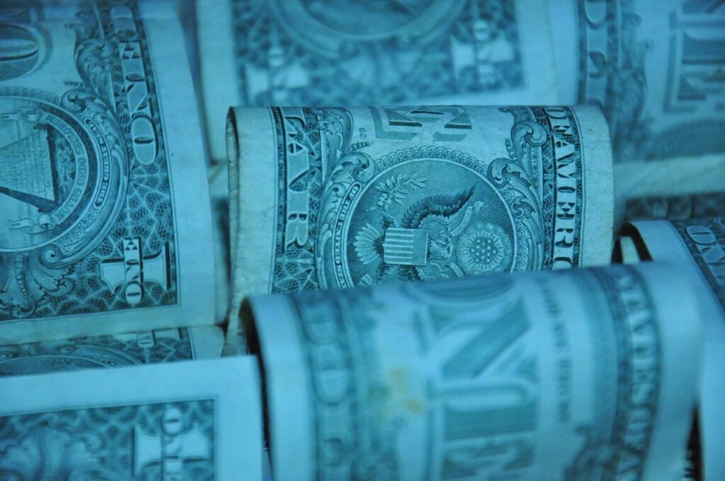 Devises : Le dollar en hausse grâce au dénouement sur le budget américain