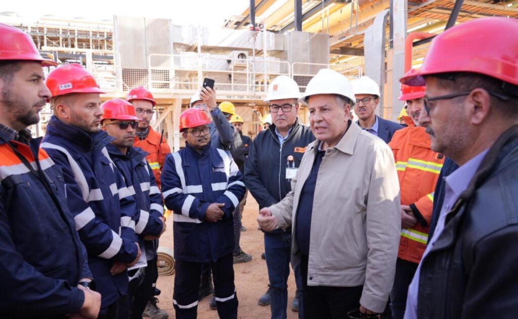 Le Président-directeur général (PDG) du groupe Sonatrach, Rachid Hachichi, a effectué samedi, une visite sur le site du complexe de traitement de gaz "Alrar"