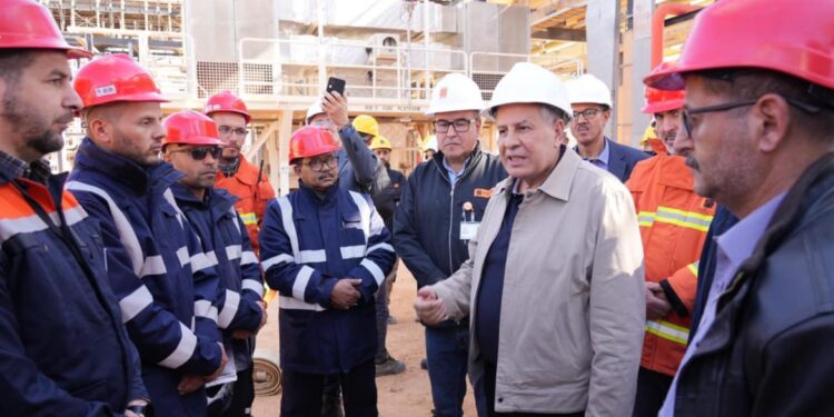 Le Président-directeur général (PDG) du groupe Sonatrach, Rachid Hachichi, a effectué samedi, une visite sur le site du complexe de traitement de gaz "Alrar"