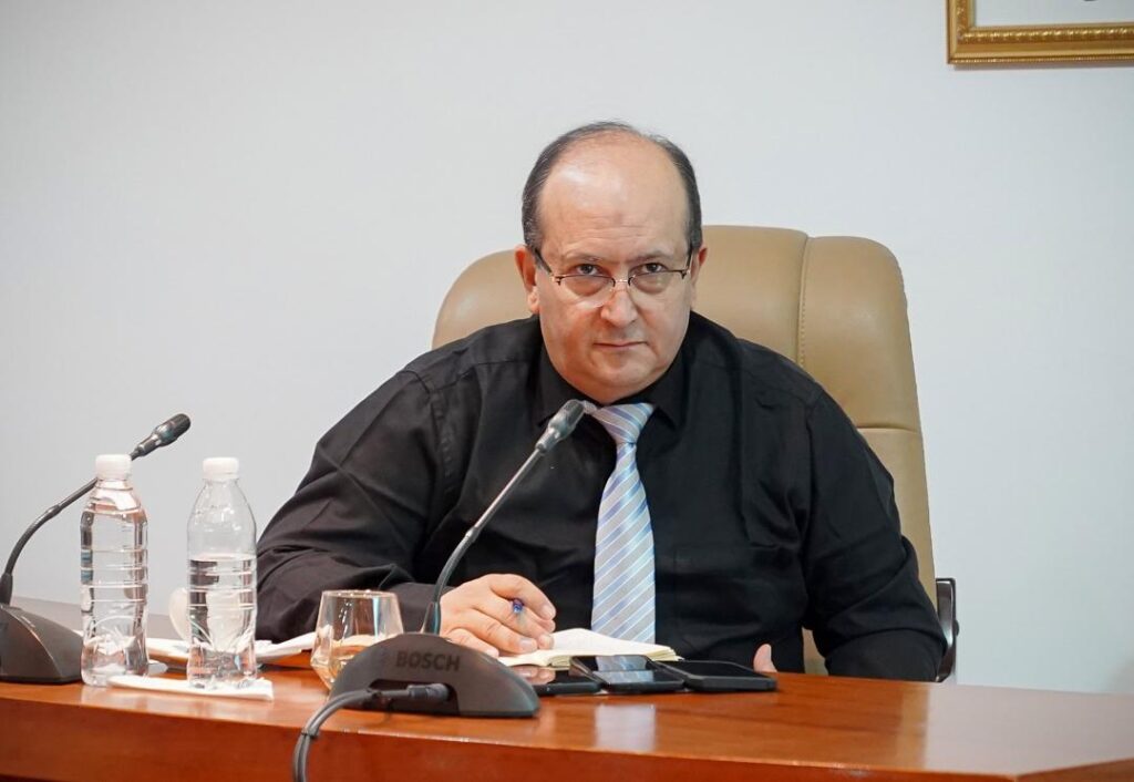 Le ministre de l’industrie, M. Sifi Ghrieb