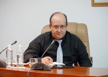Le ministre de l’industrie, M. Sifi Ghrieb