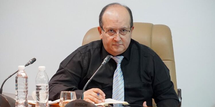 Le ministre de l’industrie, M. Sifi Ghrieb