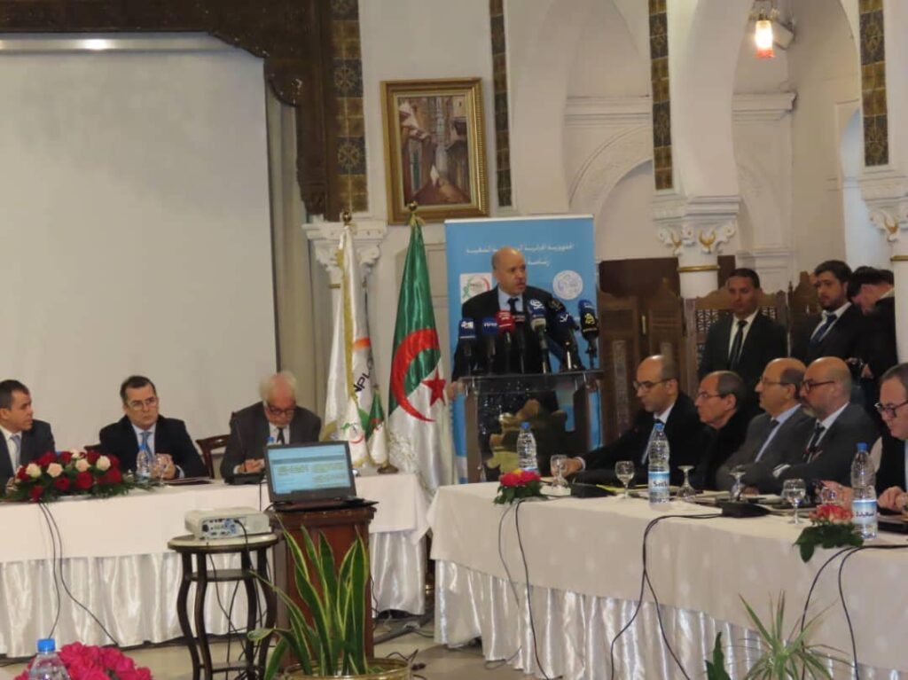 Le ministre de la Santé, M. Abdelhak Saihi, a présidé, hier, mardi, à Alger, la cérémonie d'installation des sous-commissions de la Commission nationale de prévention et de lutte contre le cancer