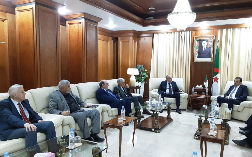 Le ministre d'Etat, ministre de l'Energie, des Mines et des Energies renouvelables, Mohamed Arkab, a reçu, hier à Alger, une délégation de l'Union nationale des investisseurs et propriétaires de relais et stations-service (Uniprest)