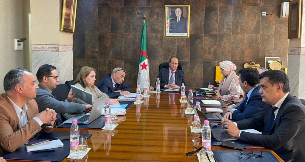Fabrication de câbles électriques pour automobiles en Algérie : Ghrieb s'entretient avec des représentants du groupe APTIV