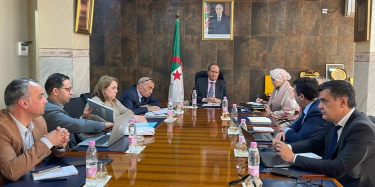 Fabrication de câbles électriques pour automobiles en Algérie : Ghrieb s'entretient avec des représentants du groupe APTIV