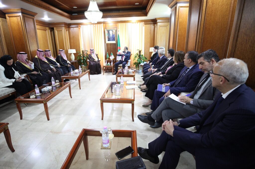 Energie : Arkab reçoit une délégation d’hommes d’affaires saoudiens