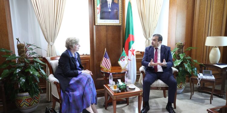 Le ministre d'Etat, ministre de l'Energie, des Mines et des Energies renouvelables, Mohamed Arkab, a reçu, lundi, l'ambassadrice des Etats-Unis d'Amérique en Algérie, Elizabeth Moore Aubin