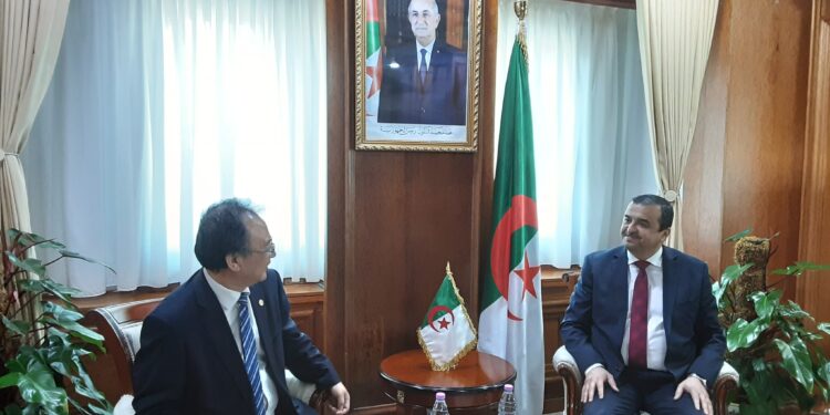 Le ministre d'Etat, ministre de l'Energie, des Mines et des Energies renouvelables, Mohamed Arkab, a reçu, samedi, le PDG de la Compagnie nucléaire nationale chinoise (CNNC), M. Wang Yong