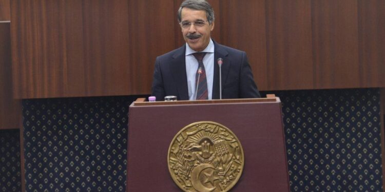Le ministre des Finances, M. Abdelkrim Bouzred
