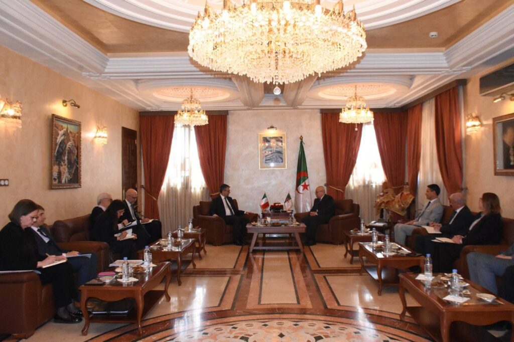 Le ministre de l'Agriculture, du Développement rural et de la Pêche, Youcef Cherfa a examiné, mardi à Alger, avec M. Fabrizio Saggio, conseiller diplomatique de la présidente du Conseil des ministres d'Italie, Giorgia Meloni et responsable du Plan «Mattei pour l'Afrique»