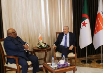 Le président directeur général du groupe Sonatrach, Rachid Hachichi, a reçu, jeudi, l'ambassadeur d'Afrique du Sud en Algérie, Ndumiso Ndima Ntshinga