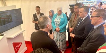 Jijel : Zerrouki insiste sur le renforcement de la couverture des plages par les réseaux de téléphonie mobile et l'internet