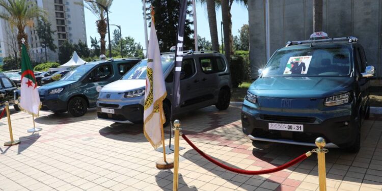 Véhicules "Fiat" fabriqués localement : Livraison du premier lot aux chauffeurs de taxi