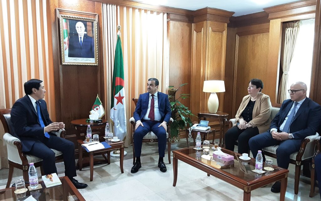 Le ministre d'Etat, ministre de l'Energie, des Mines et des Énergies renouvelables, M. Mohamed Arkab, a reçu, dimanche au siège du ministère, l'ambassadeur de la République du Kazakhstan auprès de l'Algérie, M. Anuarbek Akhmetov