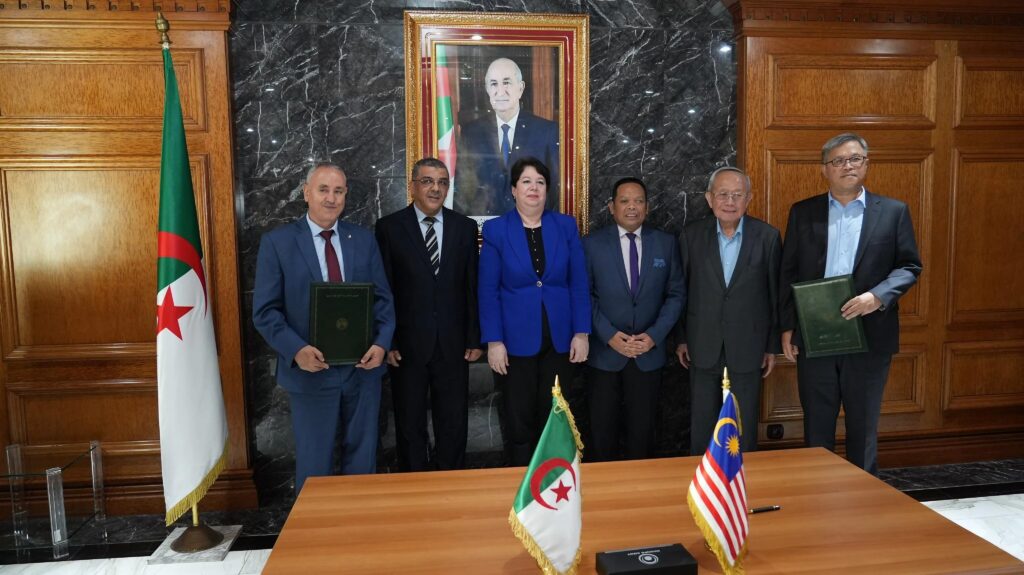 Mines : Signature d'un mémorandum d'entente entre le groupe "Sonarem" et le groupe malaisien "Lion"