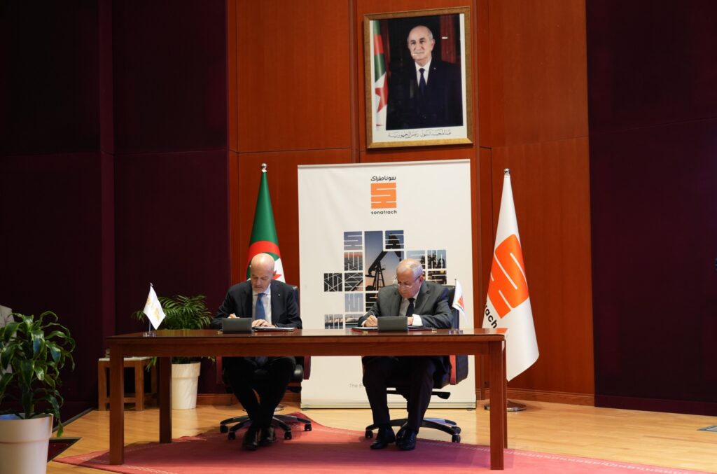 Le contrat a été paraphé, au siège la direction général de Sonatrach, par son PDG, Rachid Hachichi et celui du groupe italien, Claudio Descalzi