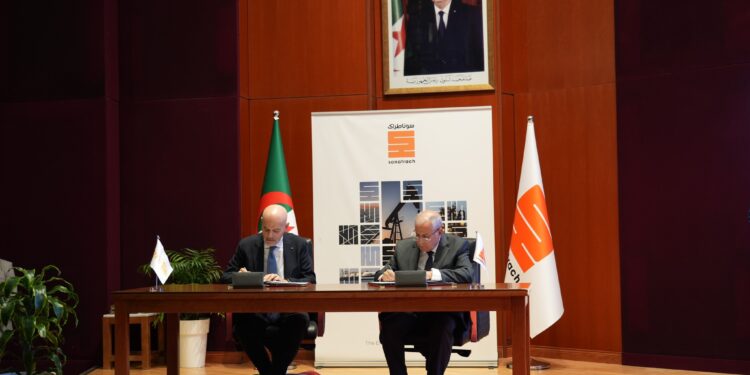 Le contrat a été paraphé, au siège la direction général de Sonatrach, par son PDG, Rachid Hachichi et celui du groupe italien, Claudio Descalzi