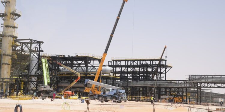 Sonatrach : Rachid Hachichi inspecte un projet stratégique de traitement du gaz associé à Ouargla