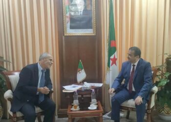 Le ministre d’État, ministre de l’Énergie, des Mines et des Énergies renouvelables, M. Mohamed Arkab, a reçu, hier, lundi, au siège de son département ministériel, le chercheur algérien et professeur en énergies renouvelables, M. Abderrahmane Abane, inventeur du sac solaire