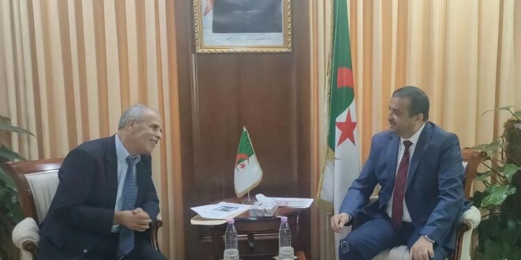 Le ministre d’État, ministre de l’Énergie, des Mines et des Énergies renouvelables, M. Mohamed Arkab, a reçu, hier, lundi, au siège de son département ministériel, le chercheur algérien et professeur en énergies renouvelables, M. Abderrahmane Abane, inventeur du sac solaire