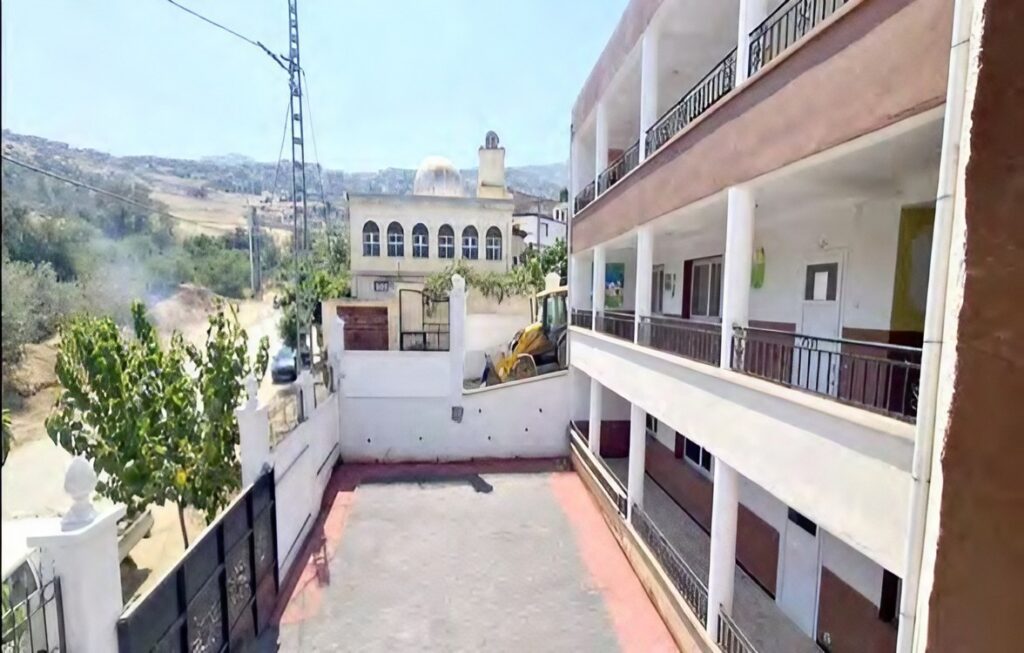 Timezrit (Bejaia) : Un nouveau groupe scolaire ouvre ses portes à Takitount