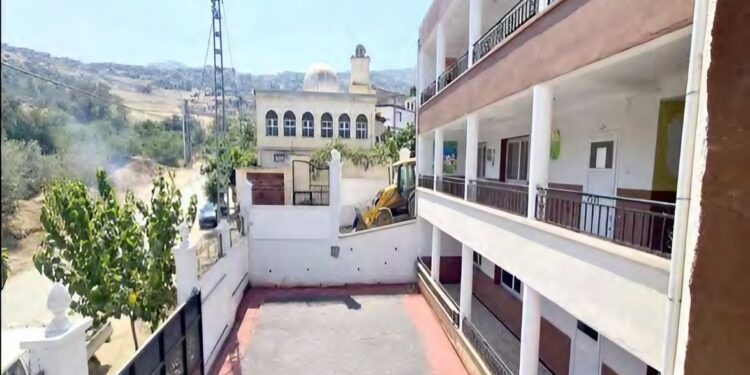 Timezrit (Bejaia) : Un nouveau groupe scolaire ouvre ses portes à Takitount
