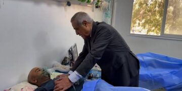 Le Premier ministre, M. Nadir Larbaoui, s'est rendu, hier, dimanche matin, à l'établissement hospitalier spécialisé Salim Zemirli (Alger) pour s'enquérir de l'état de santé et des conditions de prise en charge des blessés victimes de la chute d'un bus de transport de voyageurs dans l'Oued El Harrach