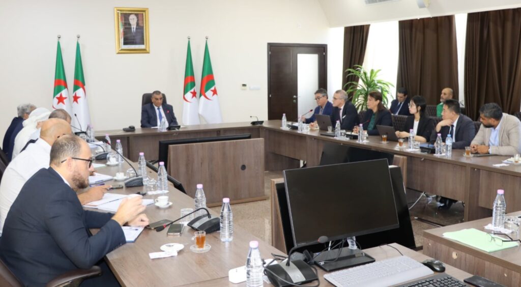 Infrastructures : Djellaoui préside une réunion consacrée au suivi des travaux d'extension du port phosphatier d’Annaba