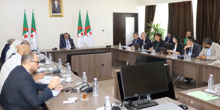 Infrastructures : Djellaoui préside une réunion consacrée au suivi des travaux d'extension du port phosphatier d’Annaba