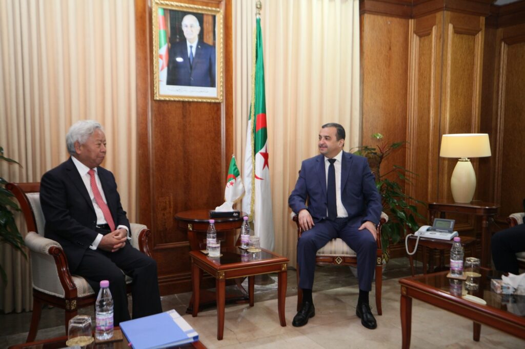 Le ministre d'Etat, ministre des Hydrocarbures et des Mines, Mohamed Arkab, a reçu, hier, lundi, en audience, une délégation de la Banque asiatique d'investissement pour les infrastructures (AIIB), conduite par son président Jin Liqun