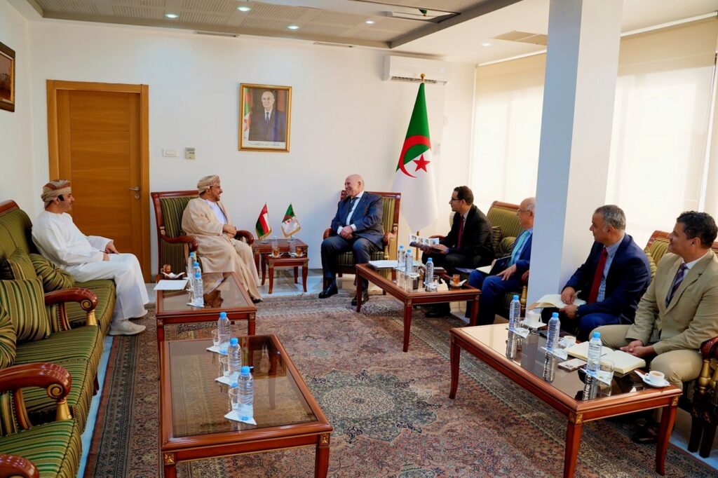Algérie/Sultanat d'Oman : Les investissements communs dans la construction de bus et de véhicules utilitaires au menu