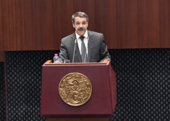 Abdelkrim Bouzred rassure les députés : «Le déficit budgétaire maîtrisé»