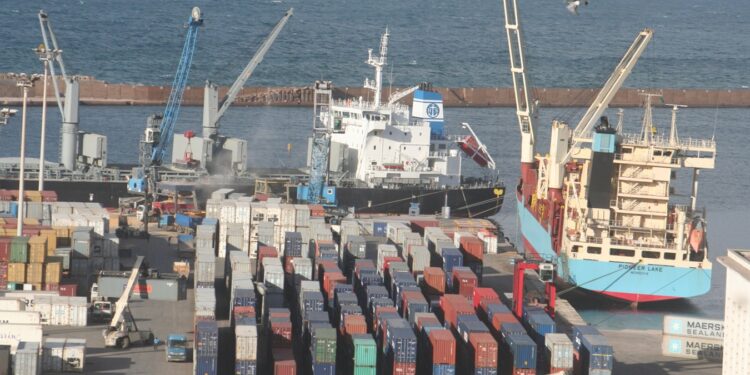 Port d’Oran : Le terminal à conteneurs renforcé par de nouveaux équipements