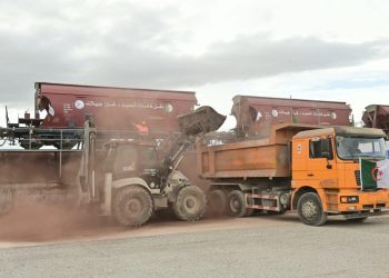 Chargé par le président de la République : Le Premier ministre supervise à Oran l’arrivée des premières cargaisons de minerai de fer de Gara Djebilet