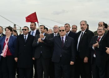 Le premier ministre à Oran pour accueillir les premières cargaisons