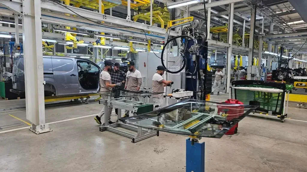 Industrie automobile et dynamisation de la sous-traitance : 5 projets majeurs lancés à Oran et Aïn Témouchent