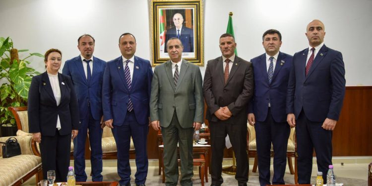 Hydrocarbures et énergies : L’Algérie et l’Azerbaïdjan examinent le renforcement de leur partenariat
