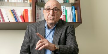 Pr Omar Aktouf : Un an après, l’écho souverain d’un juste