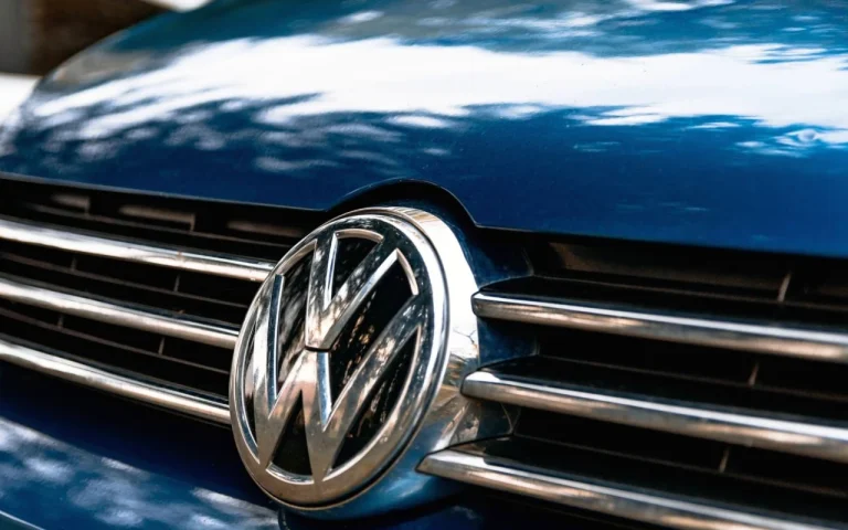 Coup dur pour le constructeur automobile en crise : Volkswagen exclu de l’indice des valeurs vedettes européennes